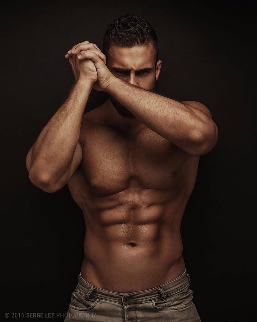Russian muscle man Kirill Dowidoff