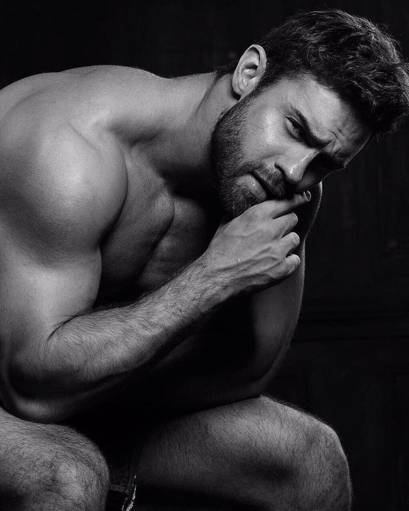 Russian muscle man Kirill Dowidoff