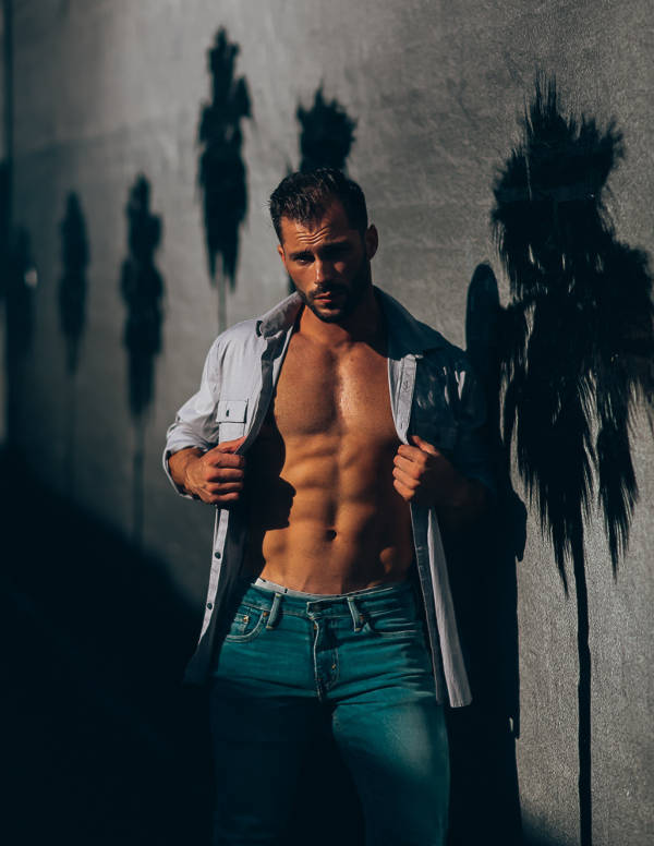 Male model Quin Bruce showing his abs and chest